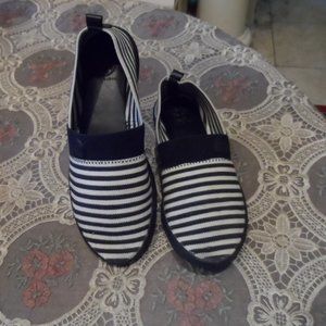 Tory Burch Navy Blue/White Striped Slide On Loafers Size 6M